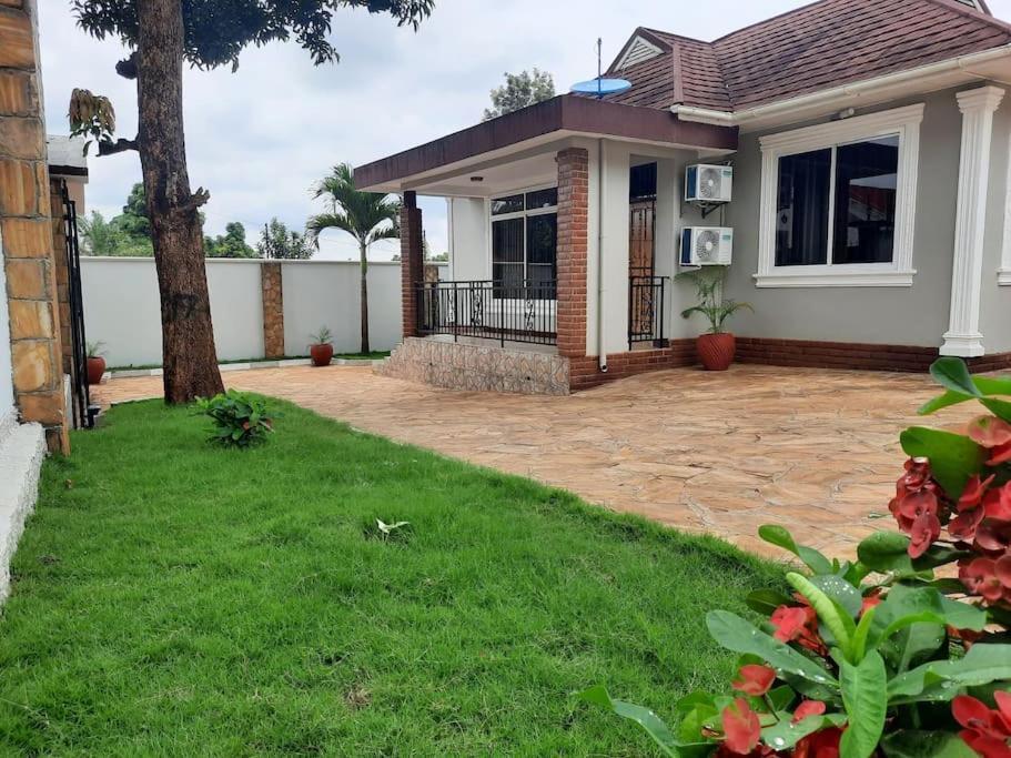 Ellyz Home Stay Moshi Exteriér fotografie