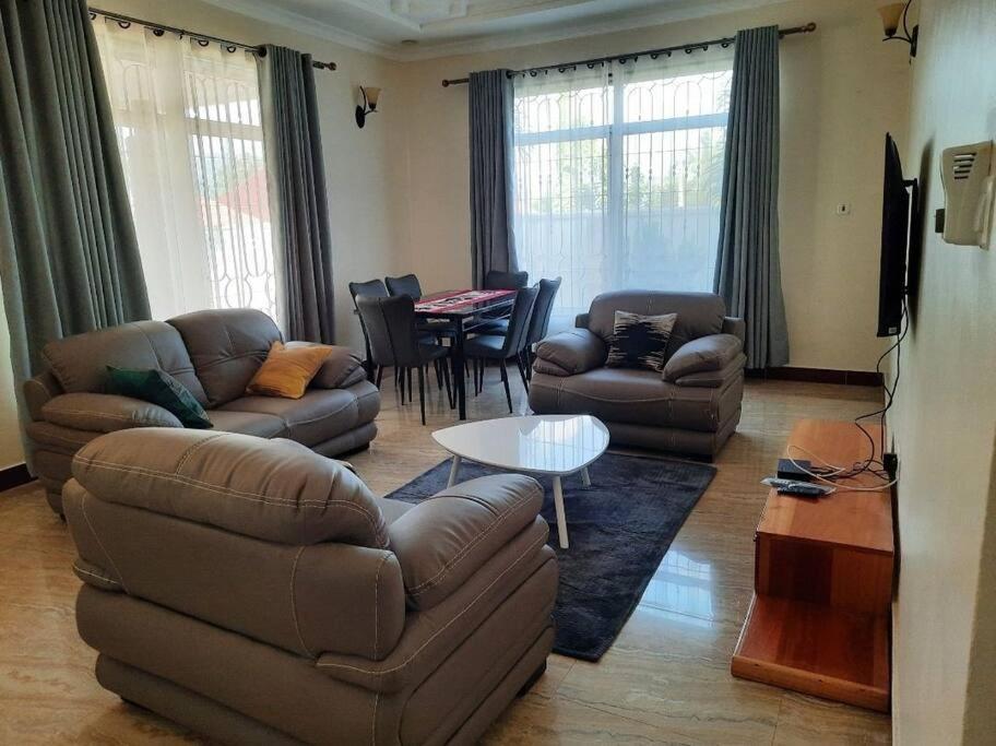 Ellyz Home Stay Moshi Exteriér fotografie